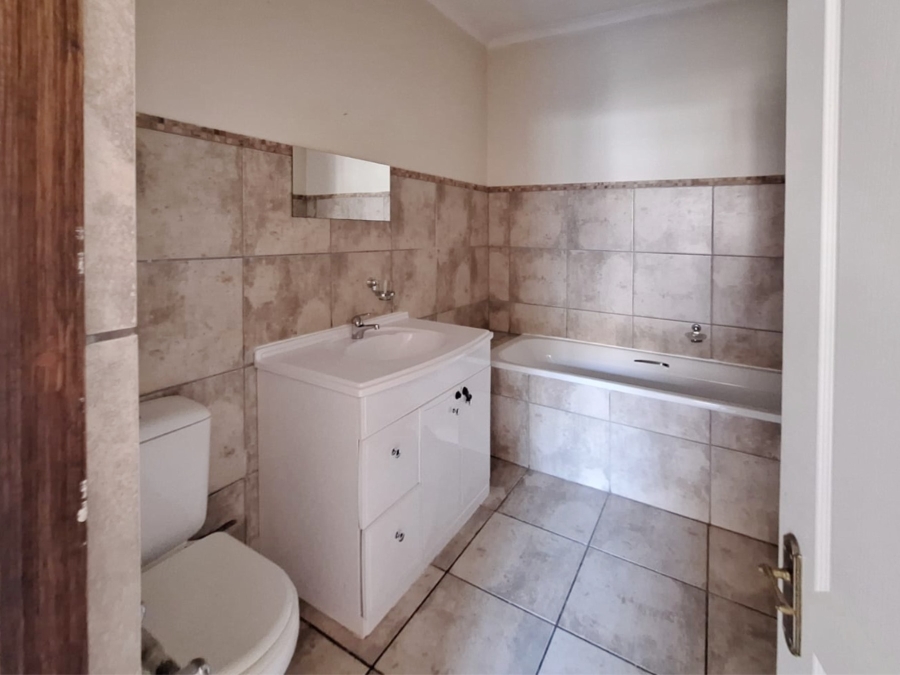 To Let 3 Bedroom Property for Rent in Meerhof North West